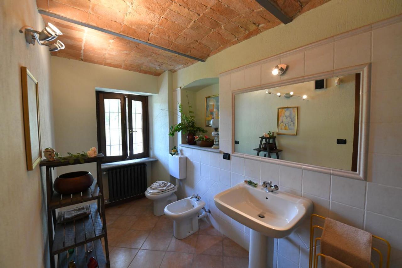 Cascina Flino Apartment Diano d'Alba Luaran gambar